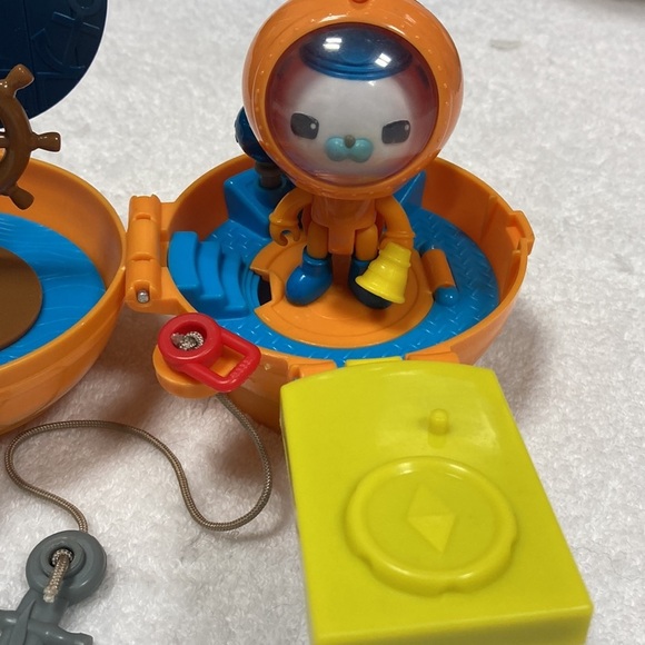 Fisher Price Octonauts Barnacles’ On-the-Go Pod with Barnacle figure - Picture 3 of 5